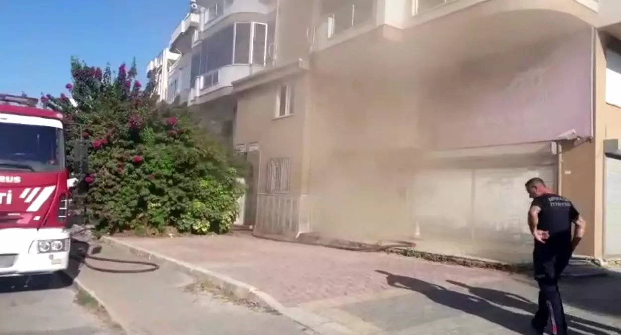 Manavgat\'ta İş Yerinde Yangın: Maddi Hasar Oluştu