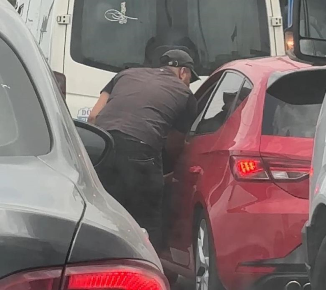 Ne polis ne de zabıta çare olamadı! Kapıları zorla açıyorlar, para vermeyince...