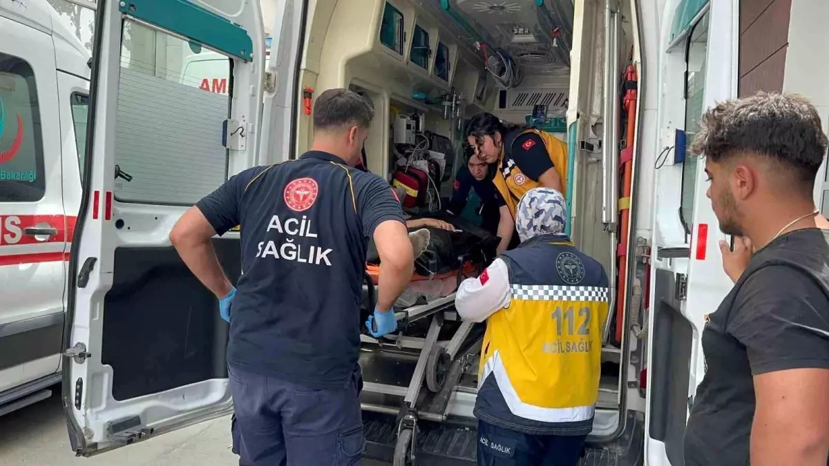 Adıyaman\'da Motosiklet-Otomobil Kazası: 2 Yaralı