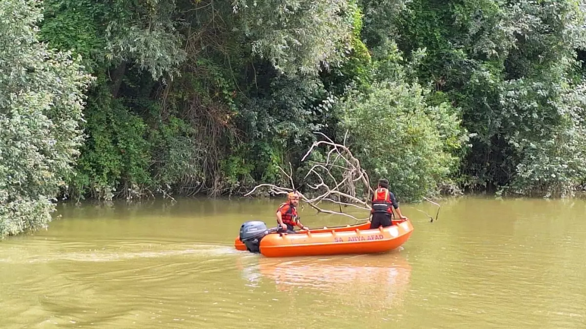 Sakarya Nehri\'nde Kaybolan Genç İçin Arama Çalışmaları Başlatıldı
