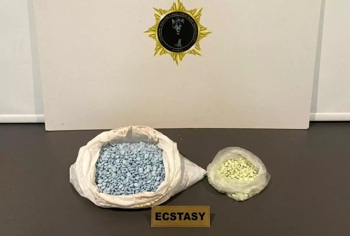 Samsun\'da Uyuşturucu Operasyonu: 5 Bin Ecstasy Hap Ele Geçirildi