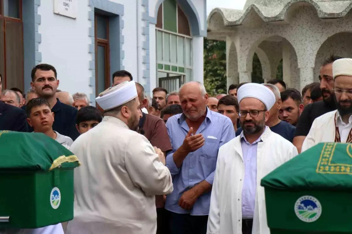 Sakarya\'da Feci Kaza: İki Kardeş Hayatını Kaybetti