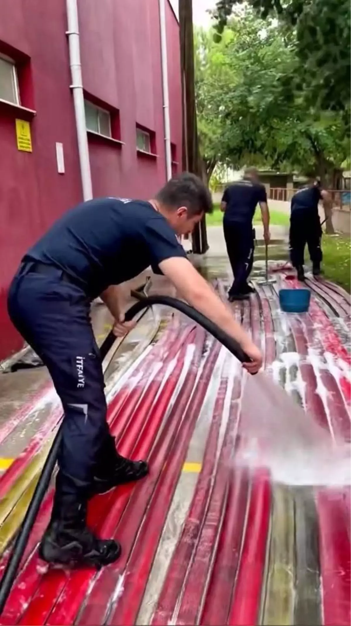 Bursa İtfaiyesi, Yangın Sonrası Temizlikte Örnek Davranış Sergiledi