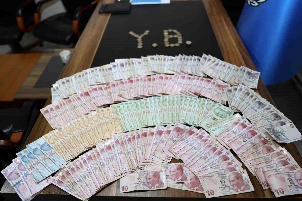 Yunusemre Belediyesi\'nden Dilencilere Operasyon: 10 Bin TL Ele Geçirildi