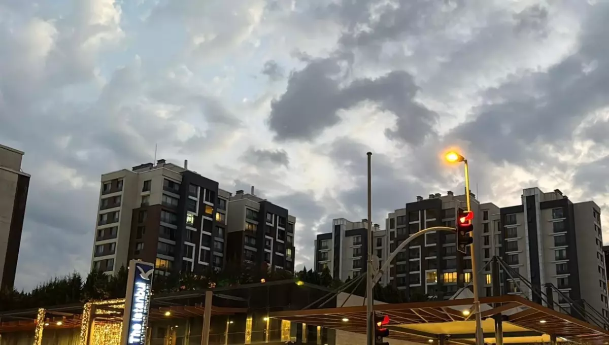 Zeytinburnu\'nda 1 Yaşındaki Çocuk 9. Kattan Düştü