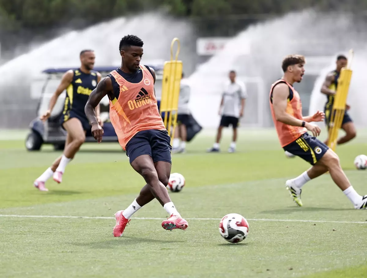 Fenerbahçe Feyenoord Maçına Hazırlanıyor