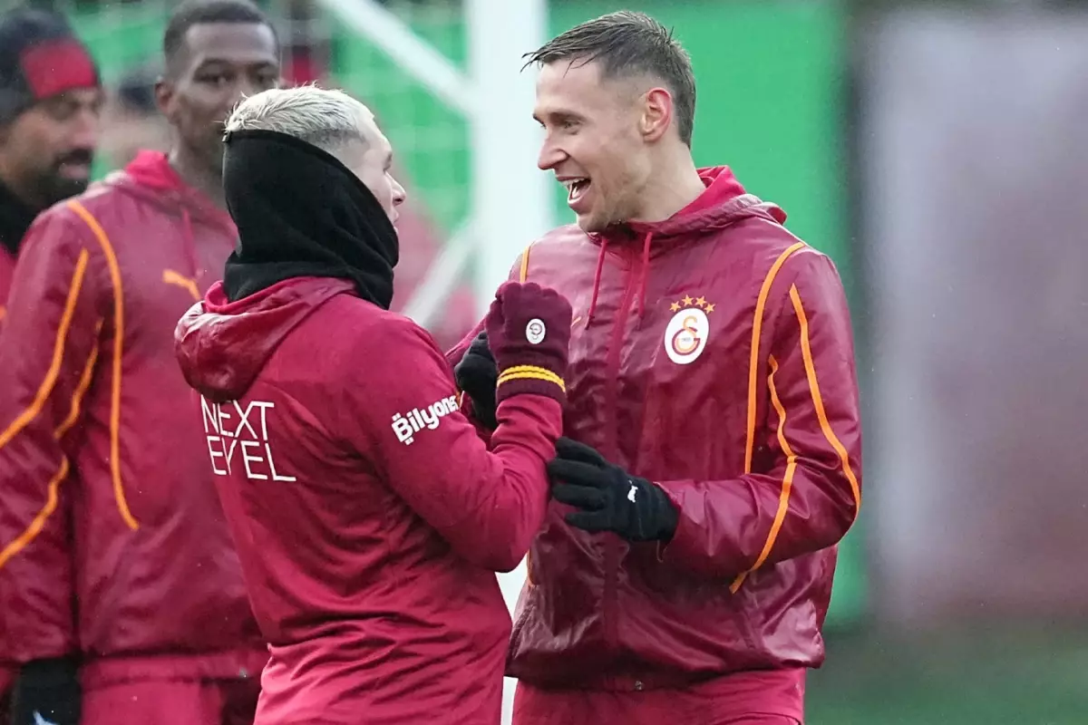 Galatasaray\'da veda! Ailesini de alıp Türkiye\'den ayrıldı