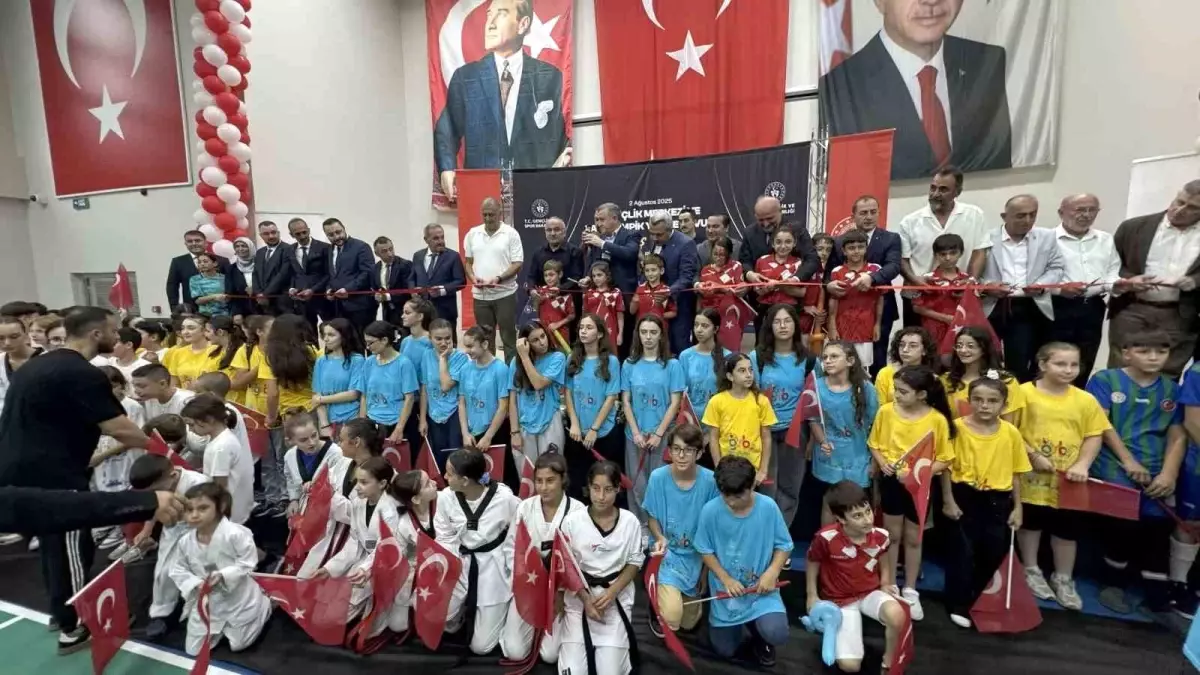 Gençlik ve Spor Bakanı Bak, Türkiye\'nin Spor Tesisleriyle Uluslararası Organizasyonlara Ev Sahipliği Yaptığını Vurguladı