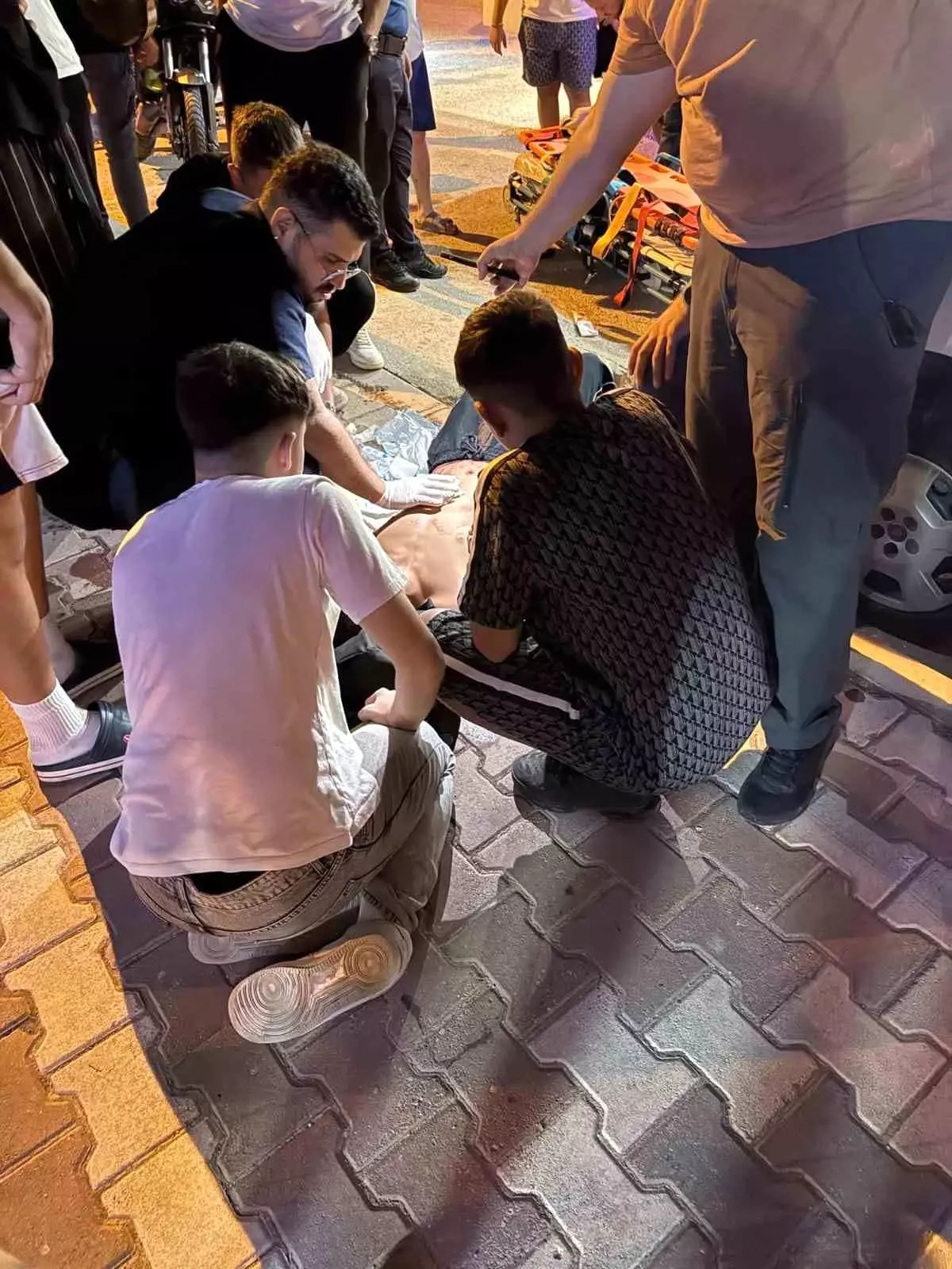 İzmir\'de Bıçaklı Kavga: 2 Yaralı