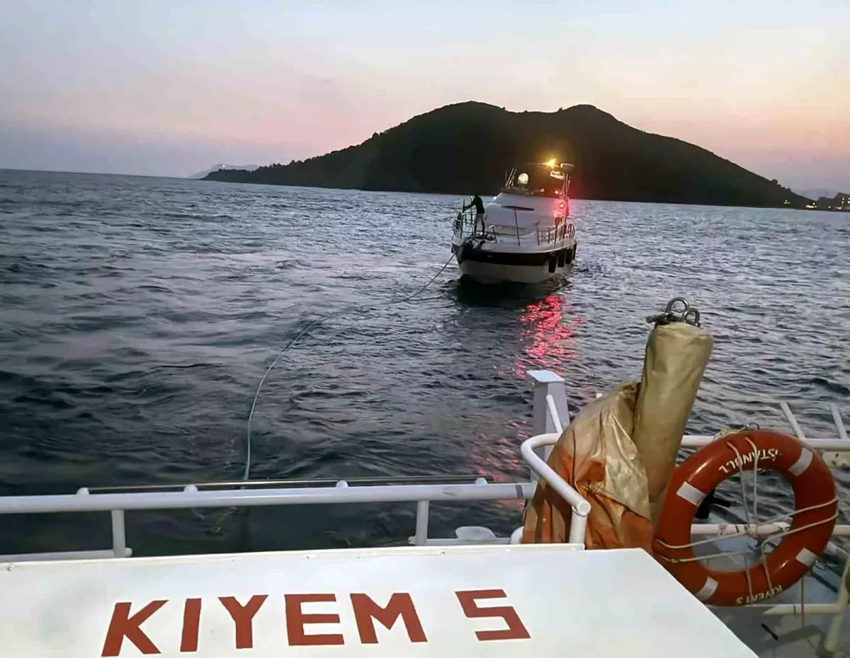 Fethiye\'de Arızalanan Tekne Kurtarıldı