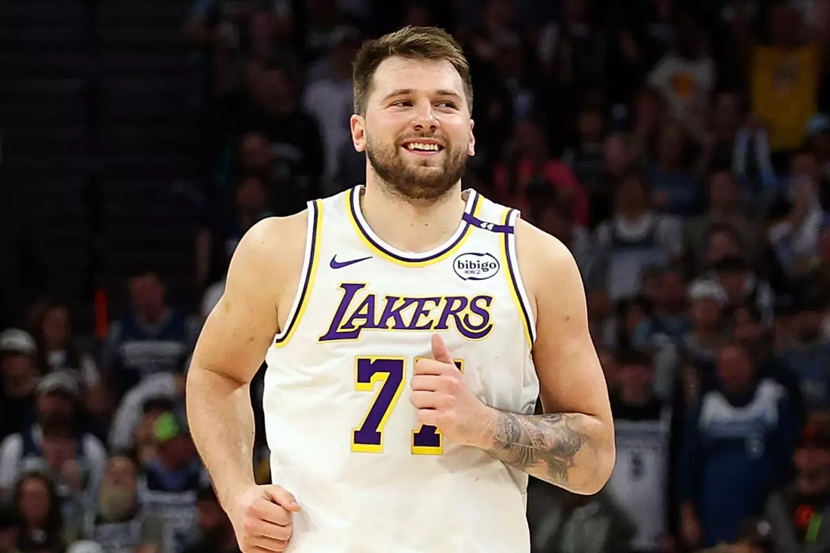 Luka Doncic\'ten dev imza! 3 yılda 165 milyon dolar kazanacak