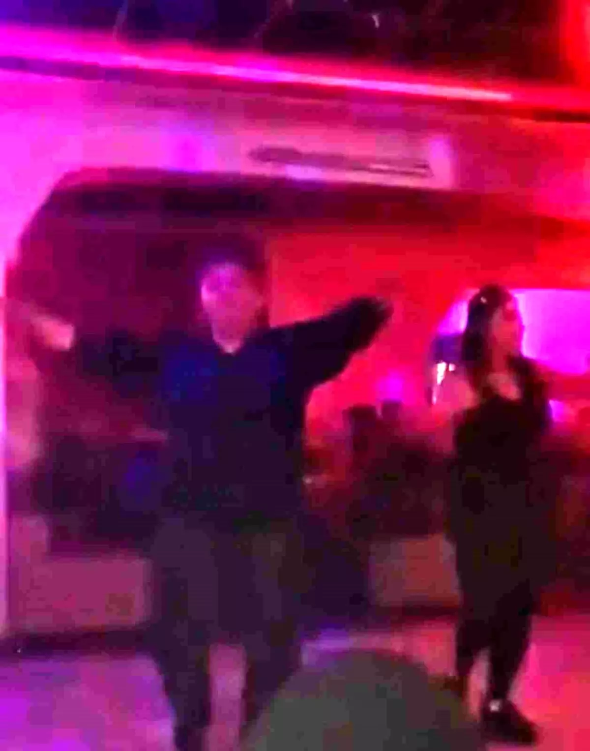Iğdır\'da Pavyon Tartışması: Müdürün Dansı Tepkiler Çekti