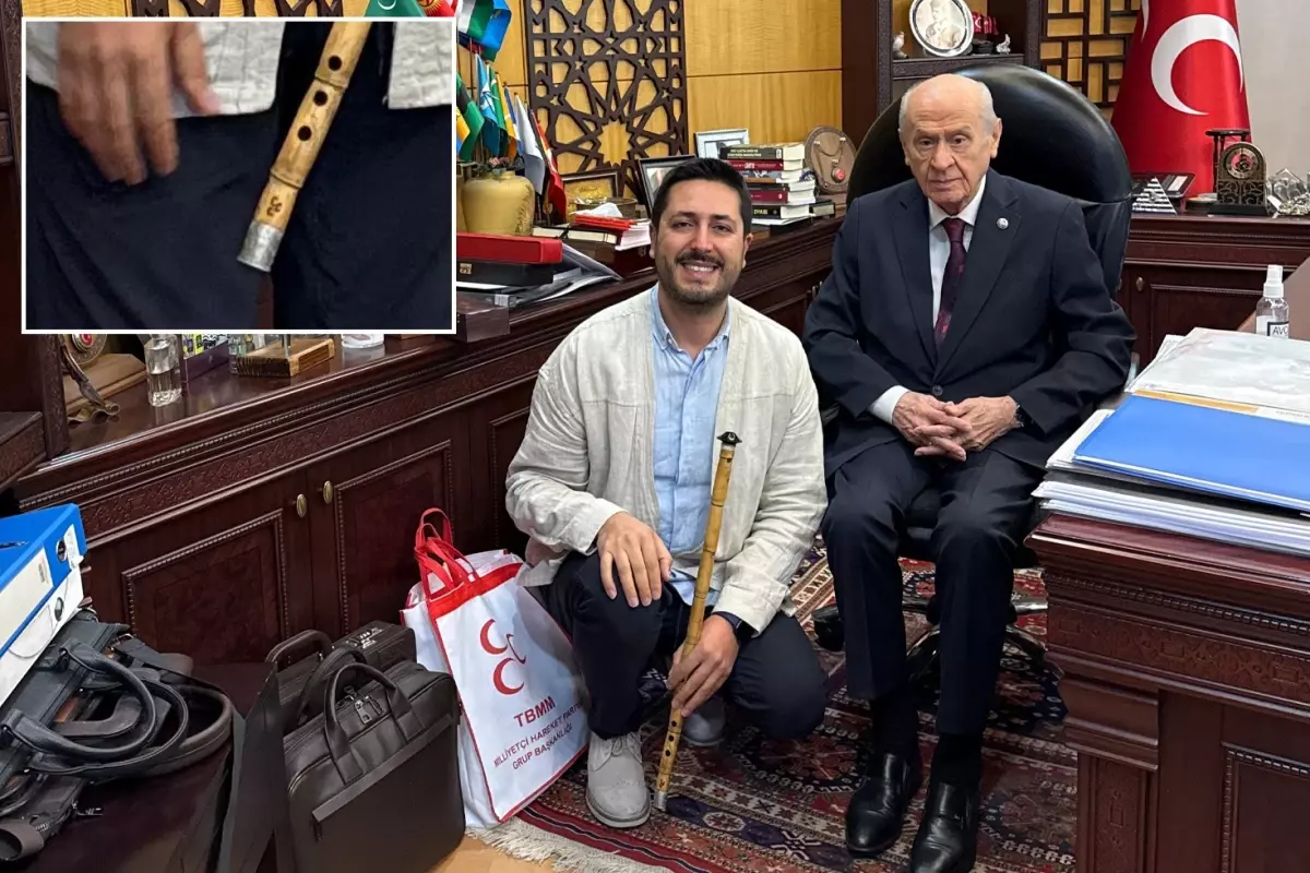 Şehit teğmenin \'ney\'i Devlet Bahçeli\'ye emanet edildi