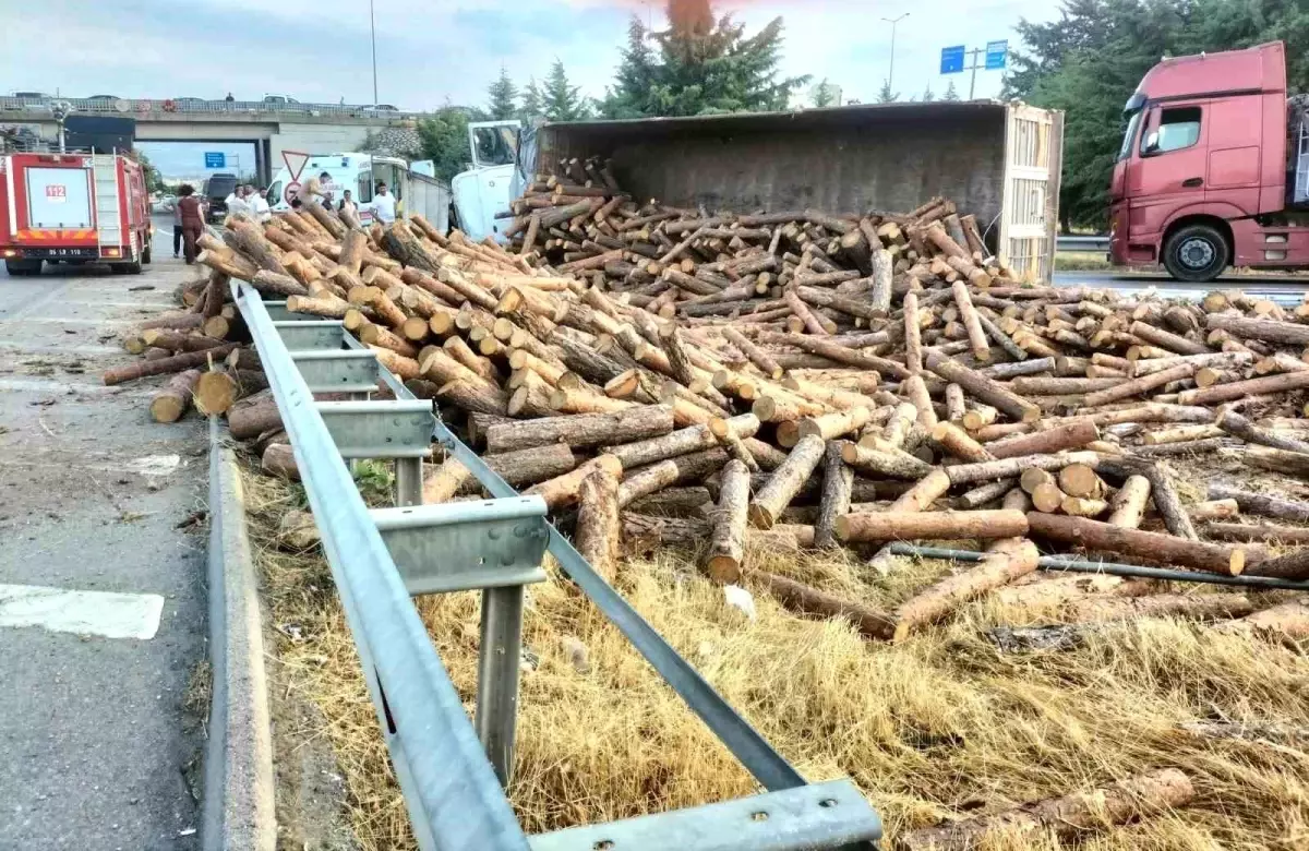 Merzifon\'da Tır Devrildi: Sürücü Yaralı