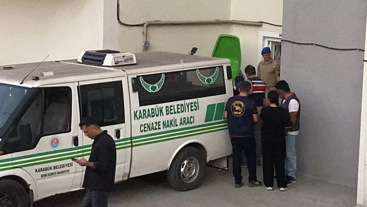 Boşanma aşamasındaki çift evde yangında hayatını kaybetti