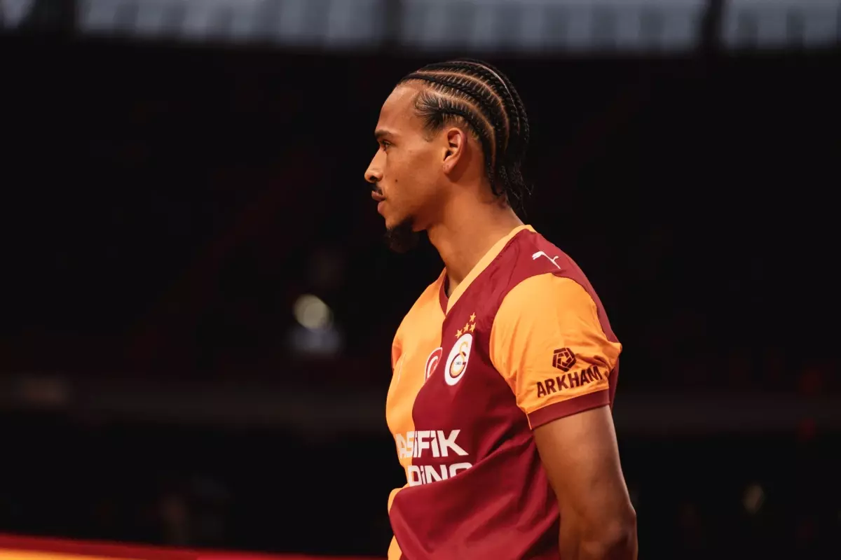 Galatasaray\'da Osimhen ve Sane İmza Töreni