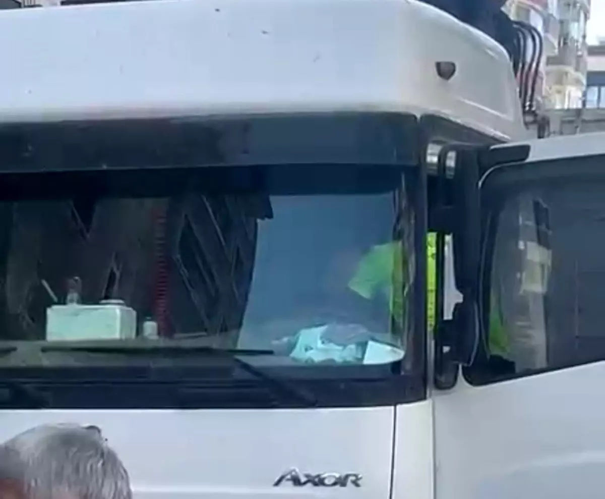 Kalp Krizi Geçiren Tır Sürücüsü Kazaya Sebep Oldu