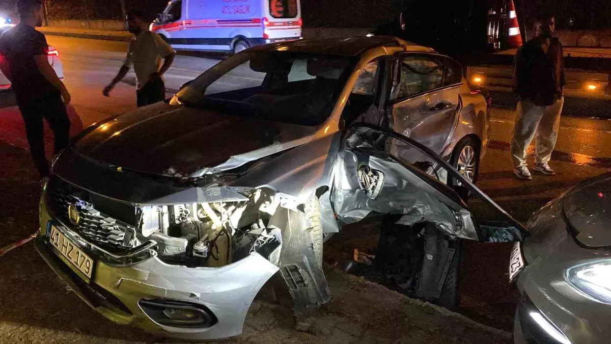 Kartepe\'de Trafik Kazası: 4 Yaralı