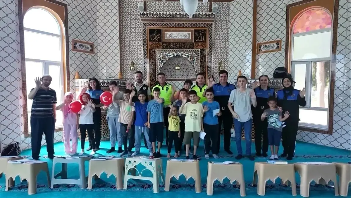 Polisten Kur\'an Kursu Öğrencilerine Güvenlik Eğitimi