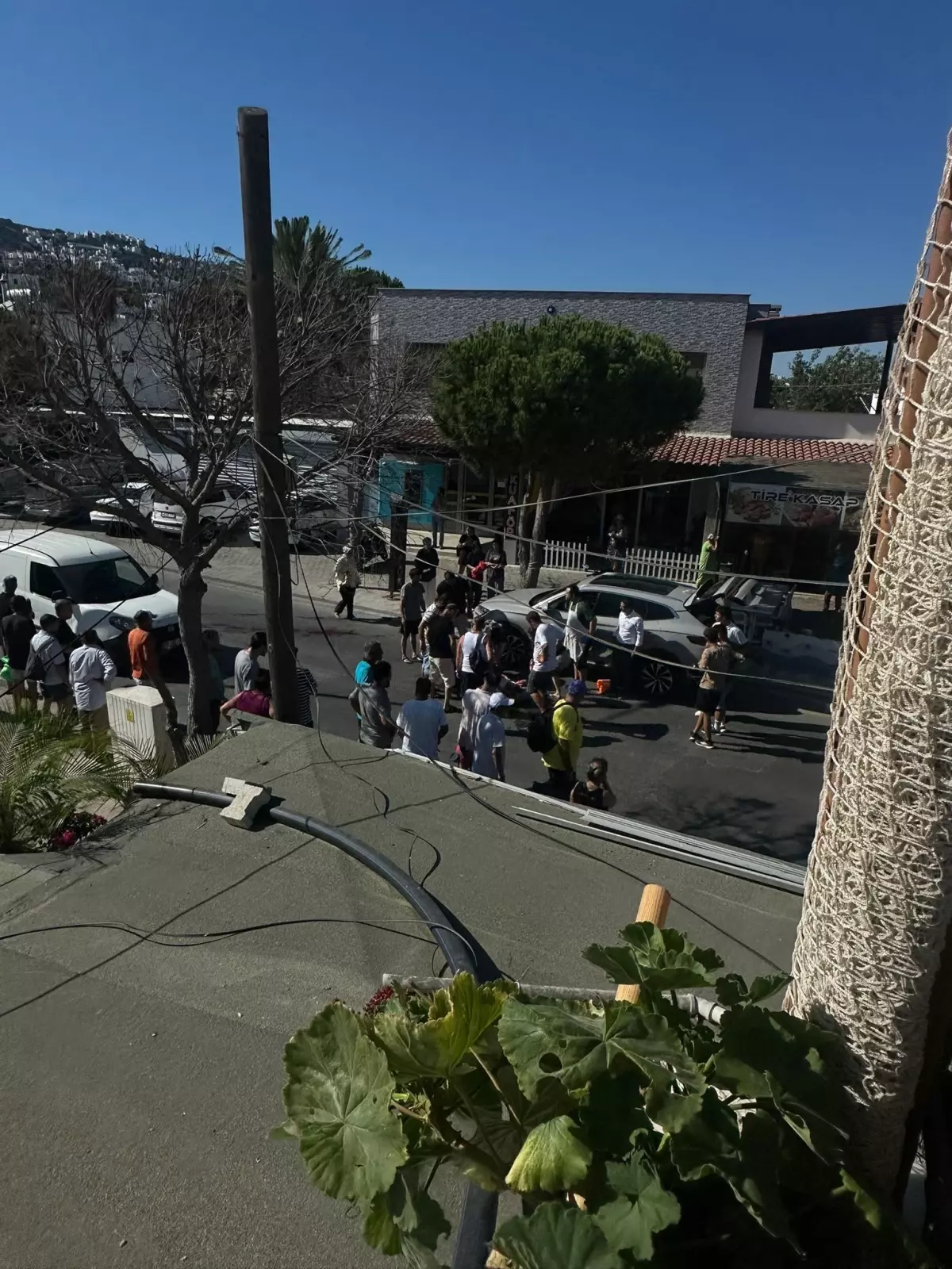 Bodrum\'da Yol Verme Tartışması Kanlı Bitti: 2 Yaralı