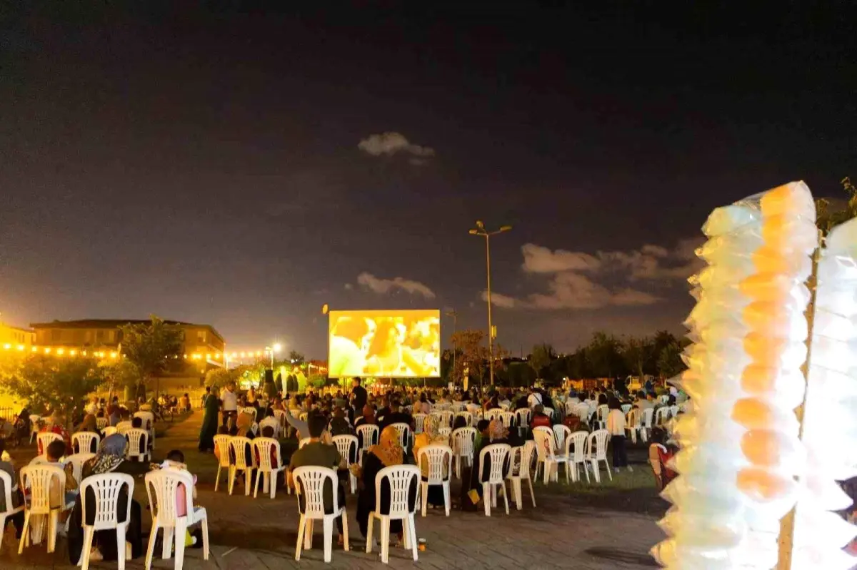 Kartepe\'de Açık Hava Sinema Keyfi: Kardeş Takımı 2