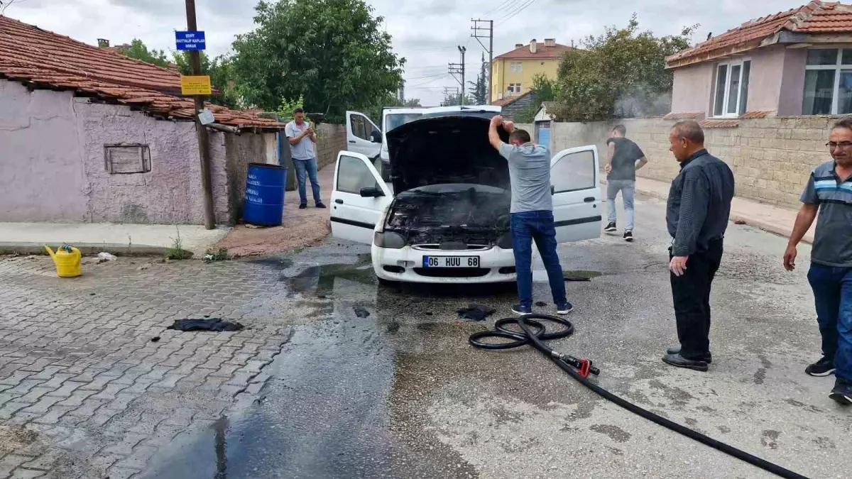 Çorum\'da Seyir Halindeki Araçta Yangın