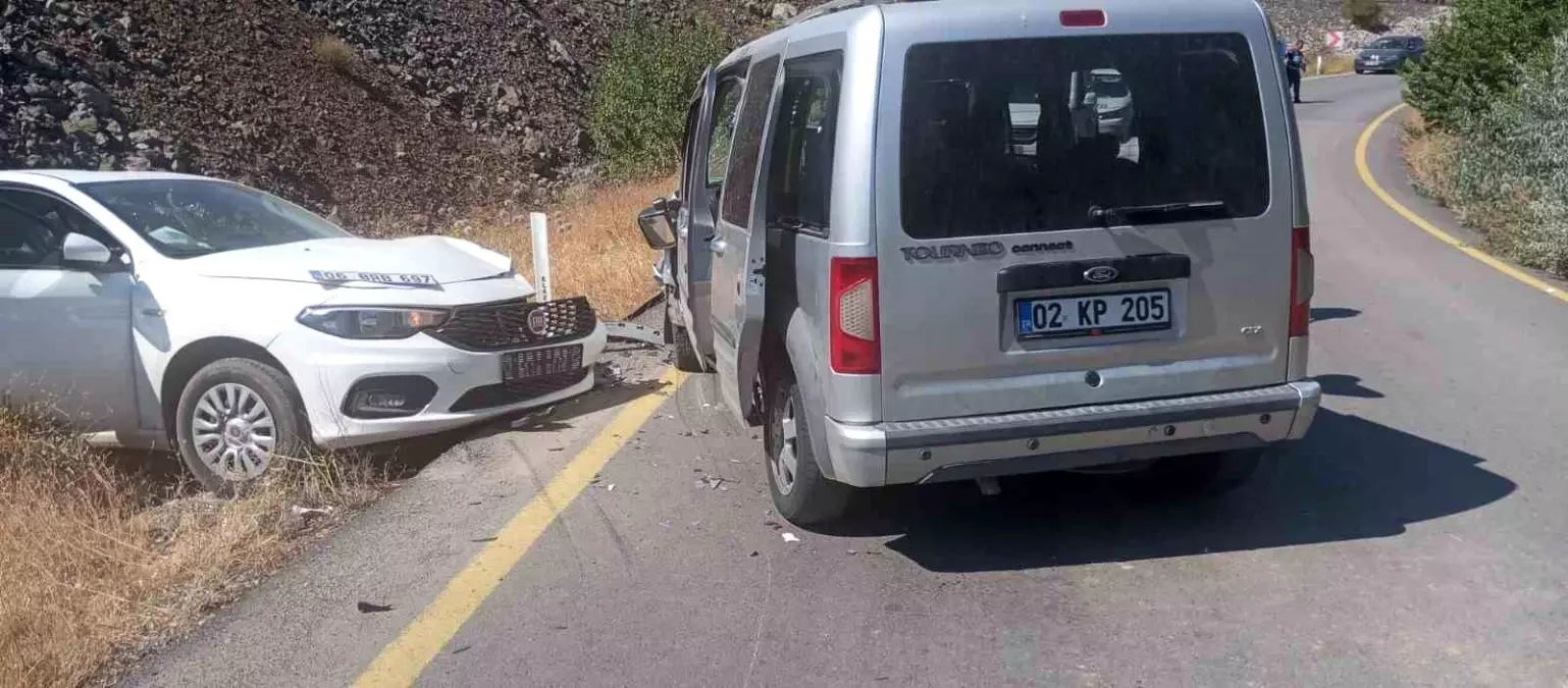 Elazığ\'da Kaza: 6 Yaralı