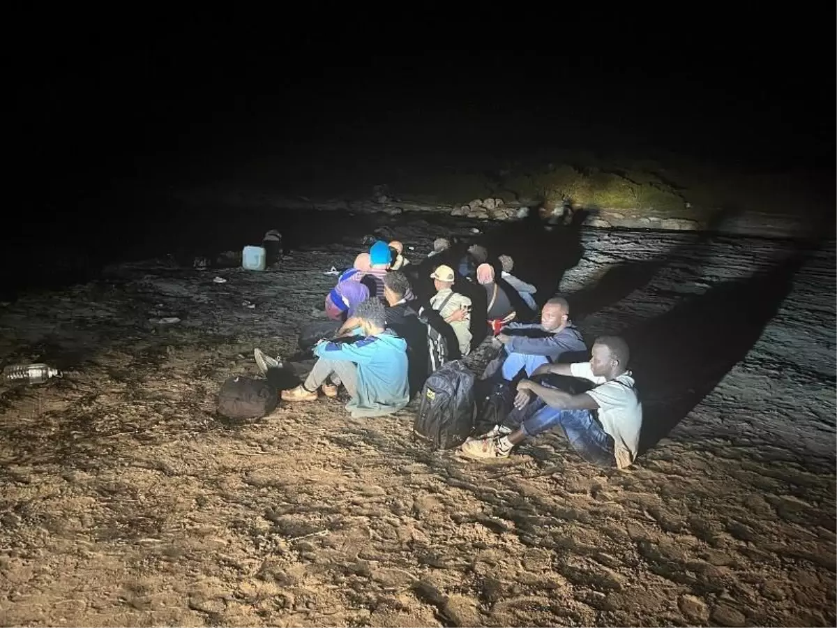 Didim\'de 27 Düzensiz Göçmen ve 2 Kaçakçı Yakalandı