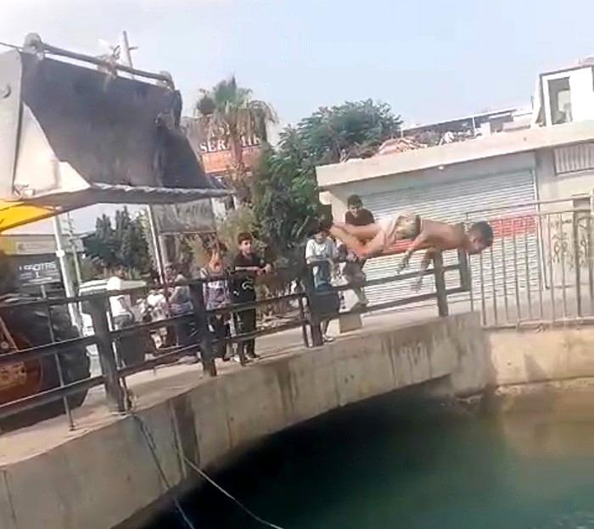 Adana\'da Çocuklardan Tehlikeli Serinleme