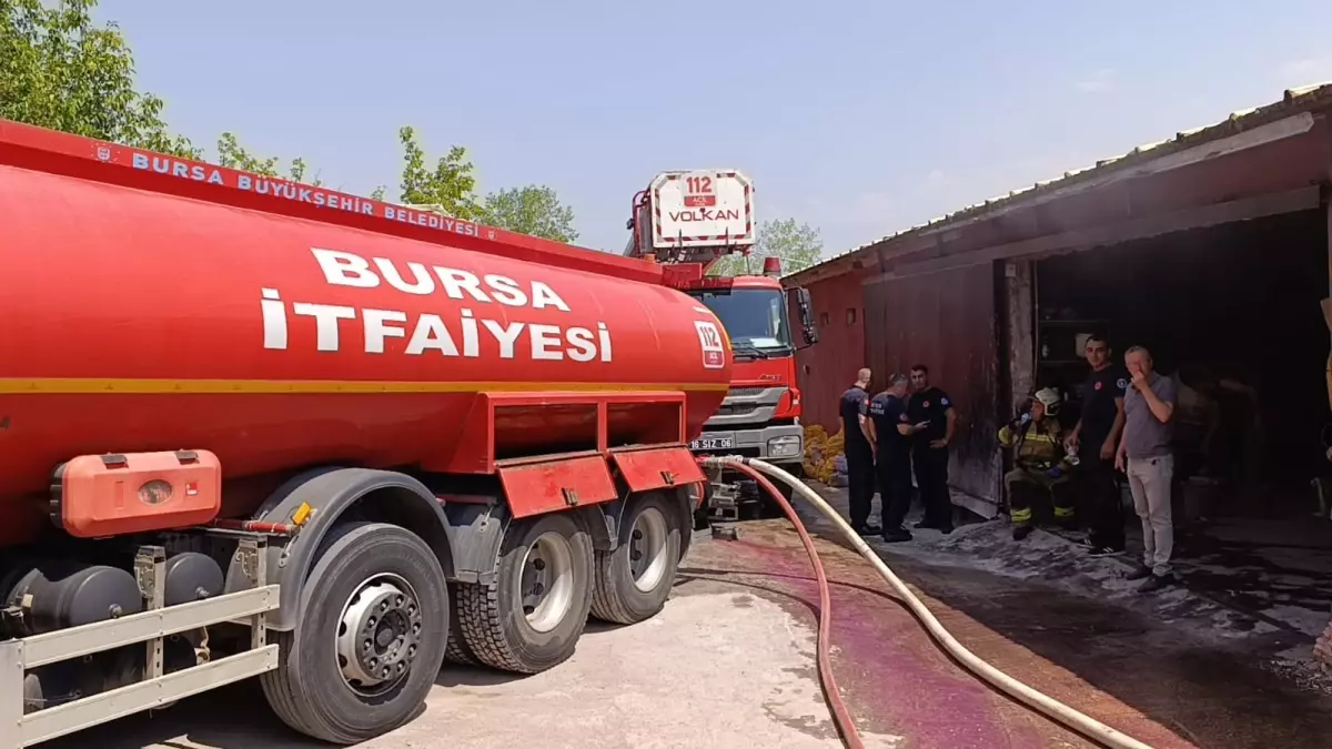 İnegöl\'de Mobilya İmalathanesinde Yangın