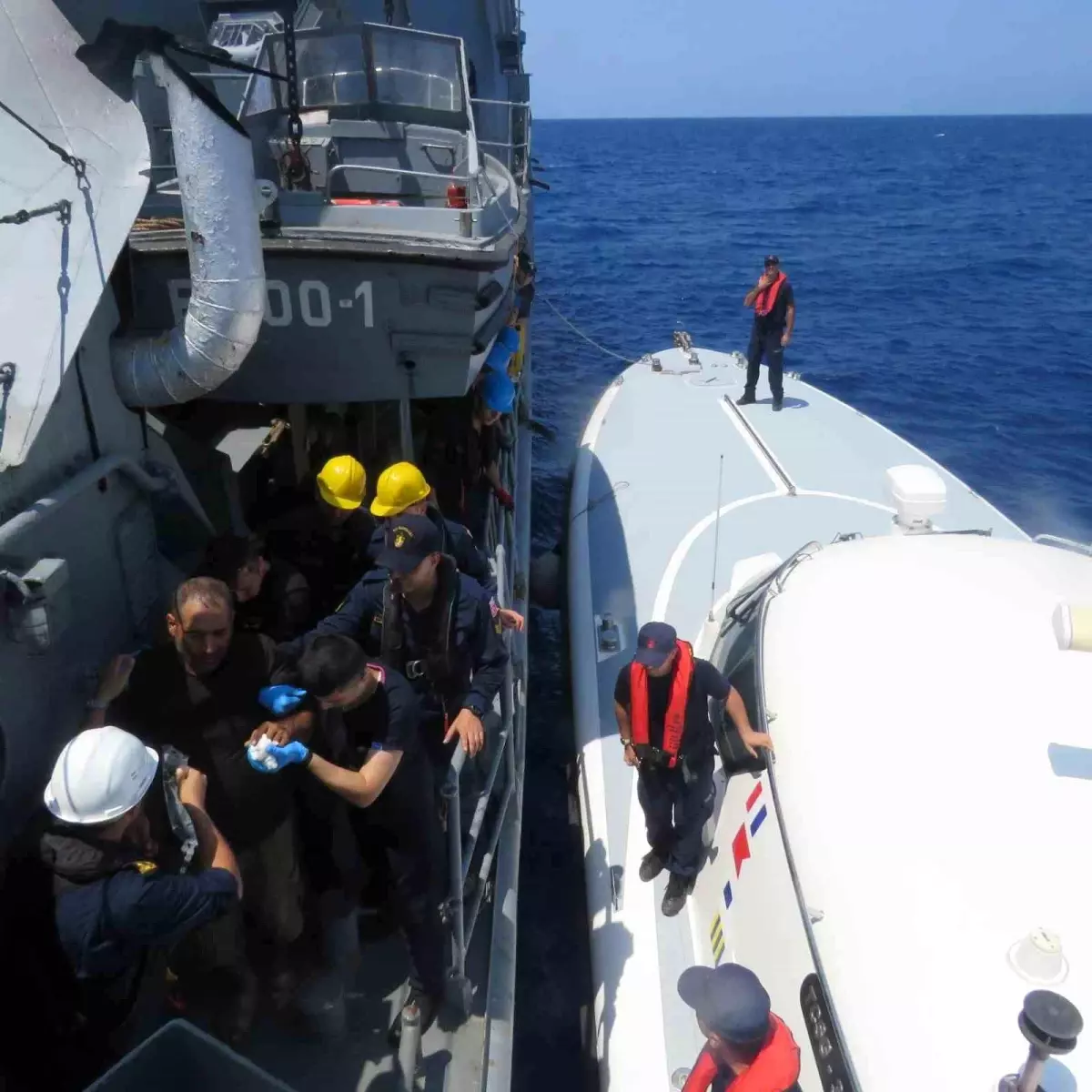 TCG Bozcaada, Yaralıya Yardım Etti