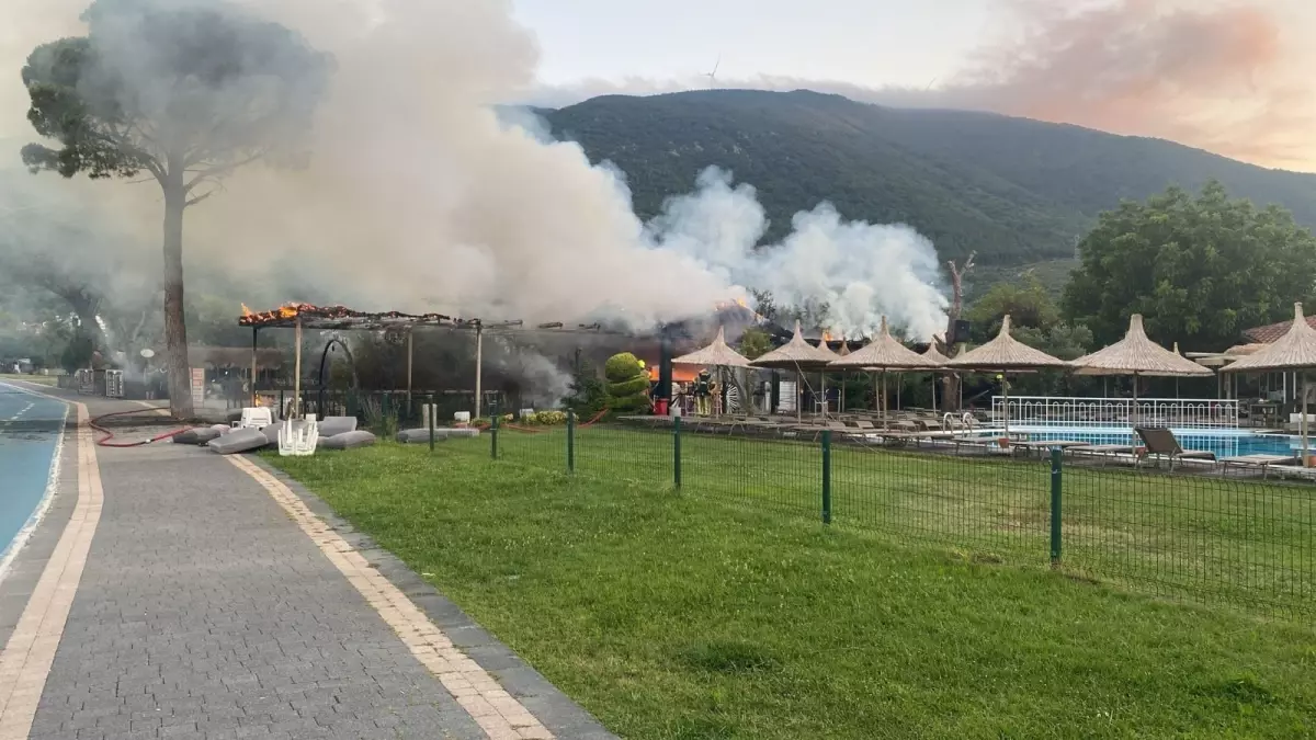 Balıkesir\'de Otelde Yangın Çıktı