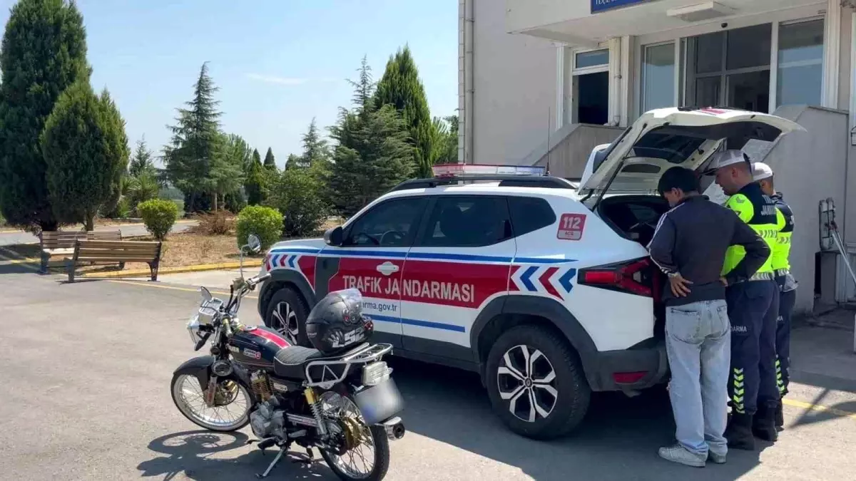 Sakarya\'da Tehlikeli Motosiklet Şovu: Genç Sürücüye Ceza