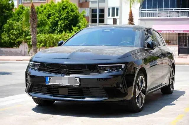 1.5 milyona sıfır araç aldı, trafikte frenleri tutmadı