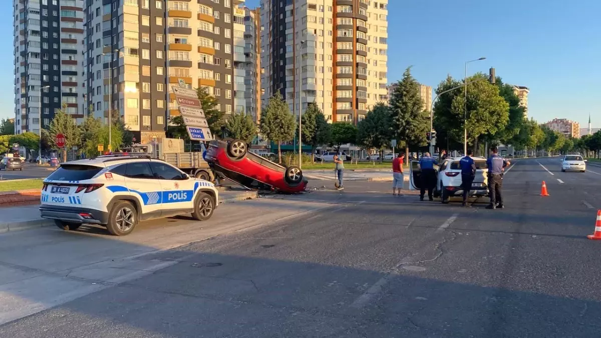 Kayseri\'de Trafik Kazası: İki Yaralı