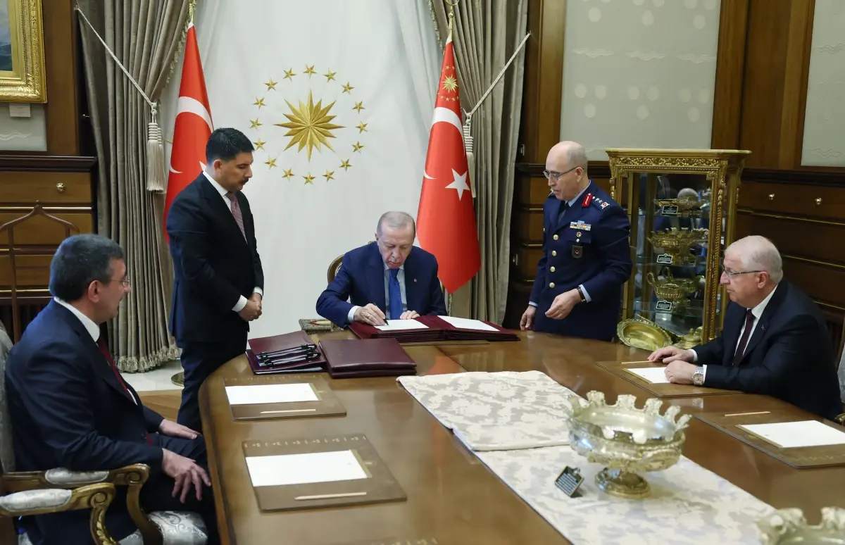YAŞ kararları imzalandı: 32 general ve amiral bir üst rütbeye yükseltildi