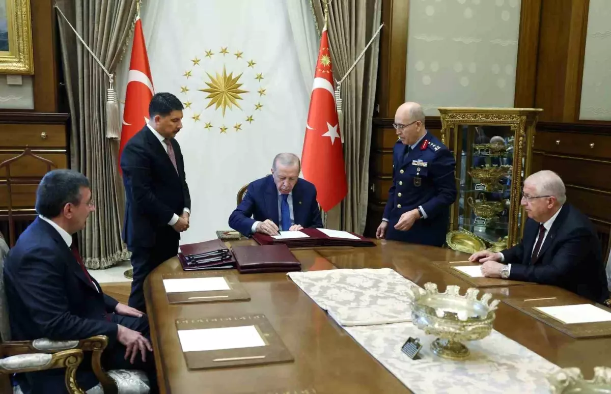 Cumhurbaşkanı Recep Tayyip Erdoğan başkanlığındaki Yüksek Askeri Şura ( YAŞ) Toplantısı sona erdi.