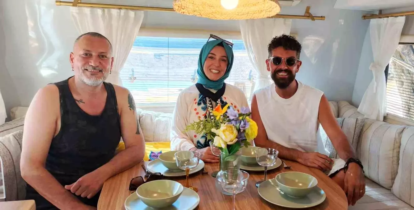 Hüsnü Şenlendirici, Çevik\'in Karavanını İnceledi