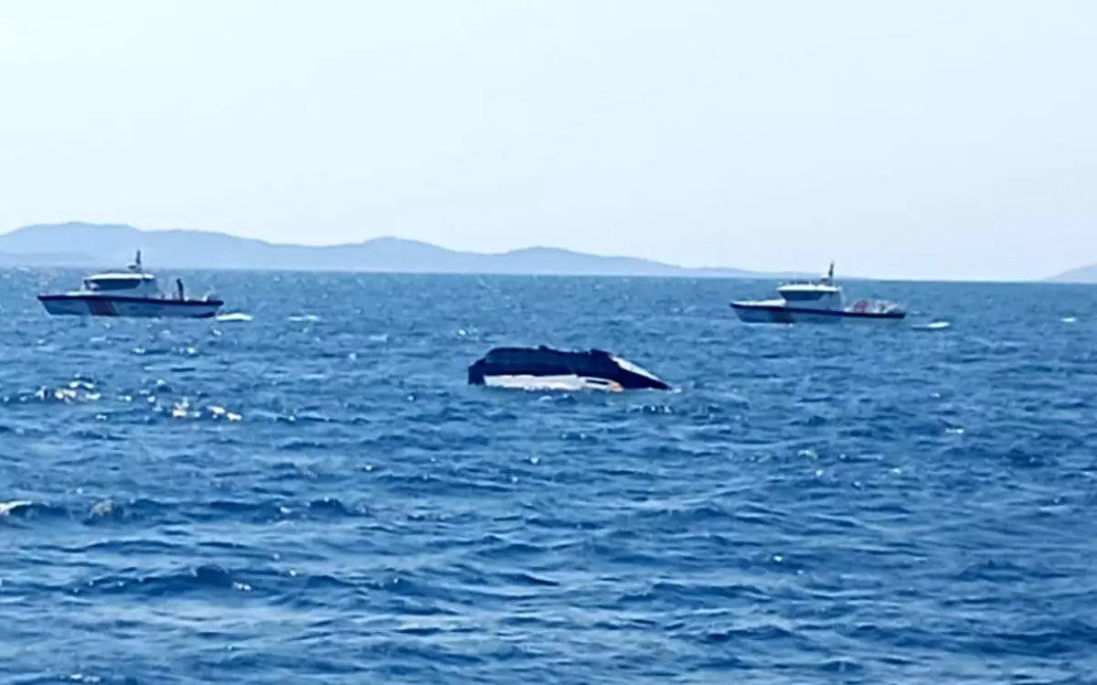Marmara Adası\'nda Parçalanmış Tekne Bulundu