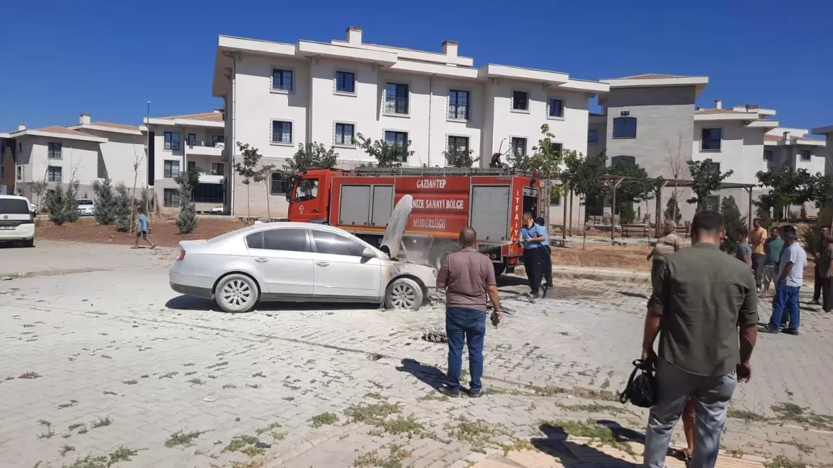 Gaziantep\'te Park Halindeki Araç Alev Aldı