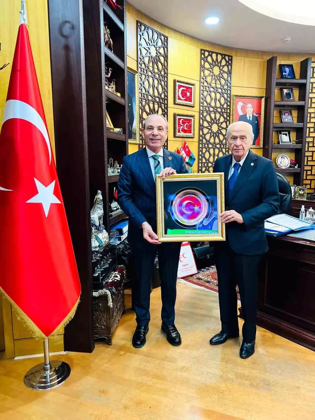Bahçeli, 15 Temmuz Derneği\'ni Ziyaret Etti