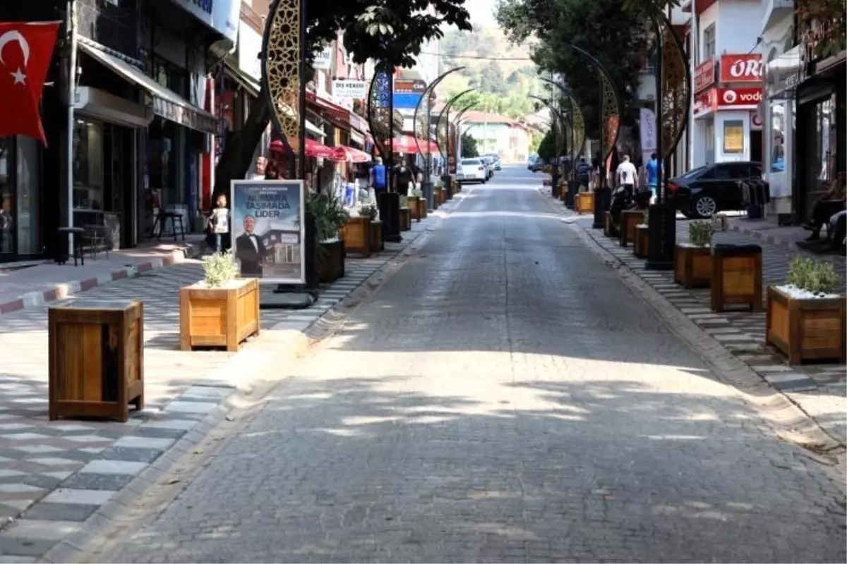 Söğüt Belediyesi\'nden İstiklal Caddesi\'nde Estetik Düzenleme