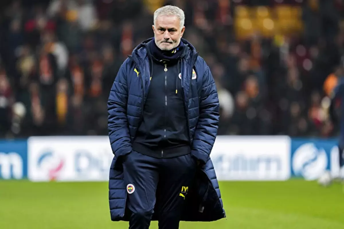 Yıldız futbolcular yok! Fenerbahçe\'nin Feyenoord maçı kamp kadrosu belli oldu