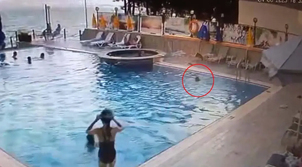 9 yaşındaki Ali onca kişinin önünde havuzda boğuldu