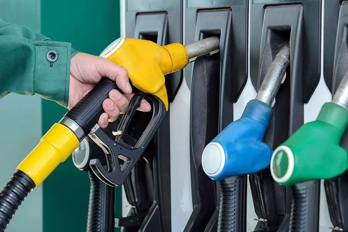 Araç sahiplerine müjde: Motorin bu gece ucuzluyor!