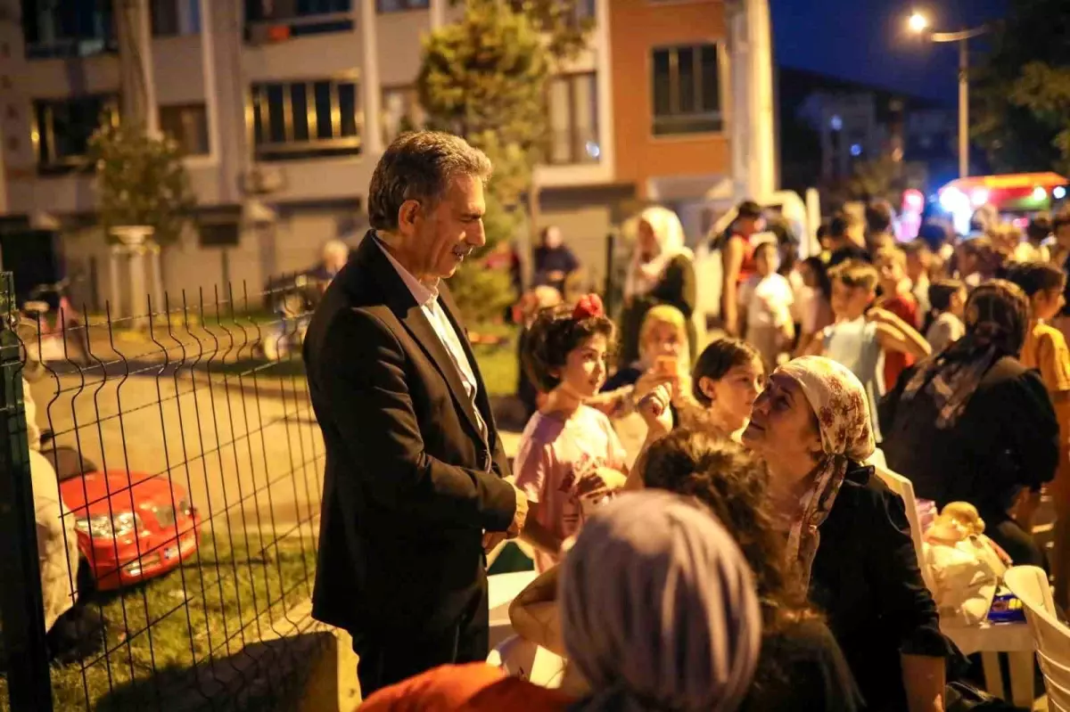 Gemlik Belediyesi\'nden Eşref Dinçer Mahallesi\'ne Açık Hava Sineması