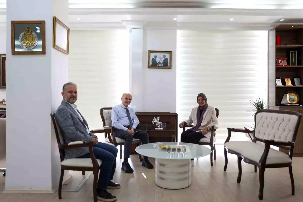 Cumhurbaşkanı Başdanışmanı Oruç\'tan, Başkan Özlü\'ye ziyaret