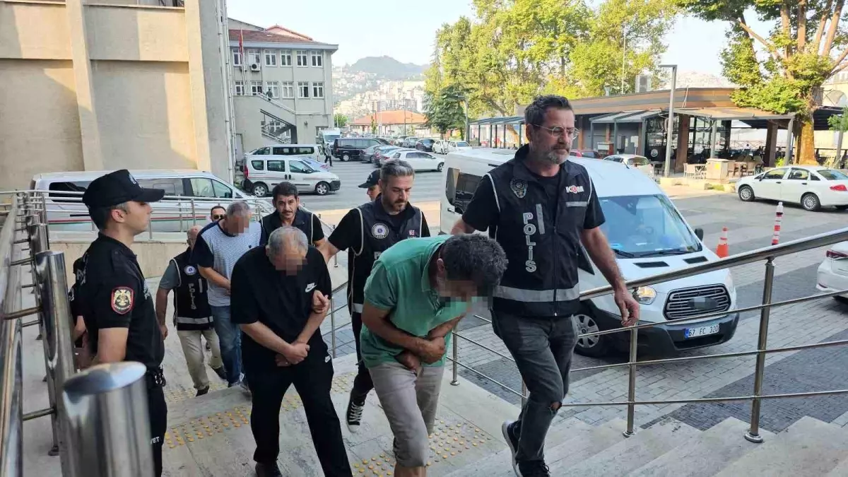 Define Ararken Suçüstü Yakalandılar