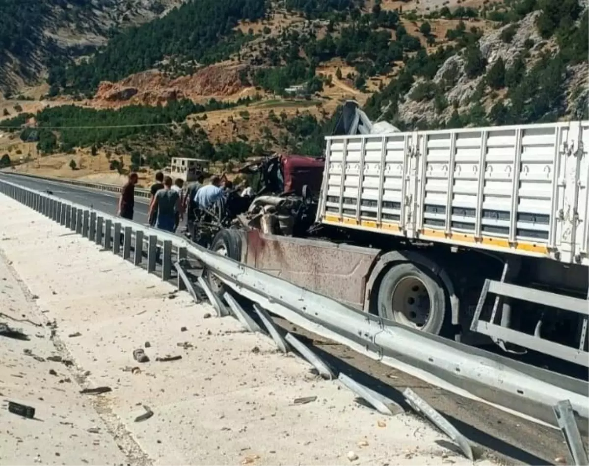 Kahramanmaraş\'ta Tır Kazası: Sürücü Ağır Yaralı