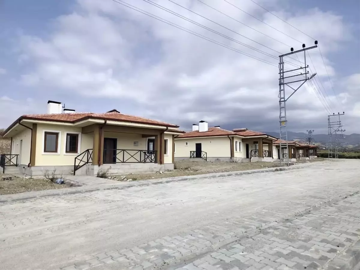 Hatay\'da 37 Köy Evi İnşaatı İncelendi